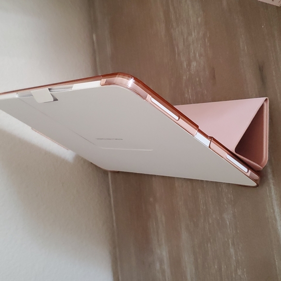 New never used Rose gold IPad cover case  Screen protector and stand - Picture 6 of 10